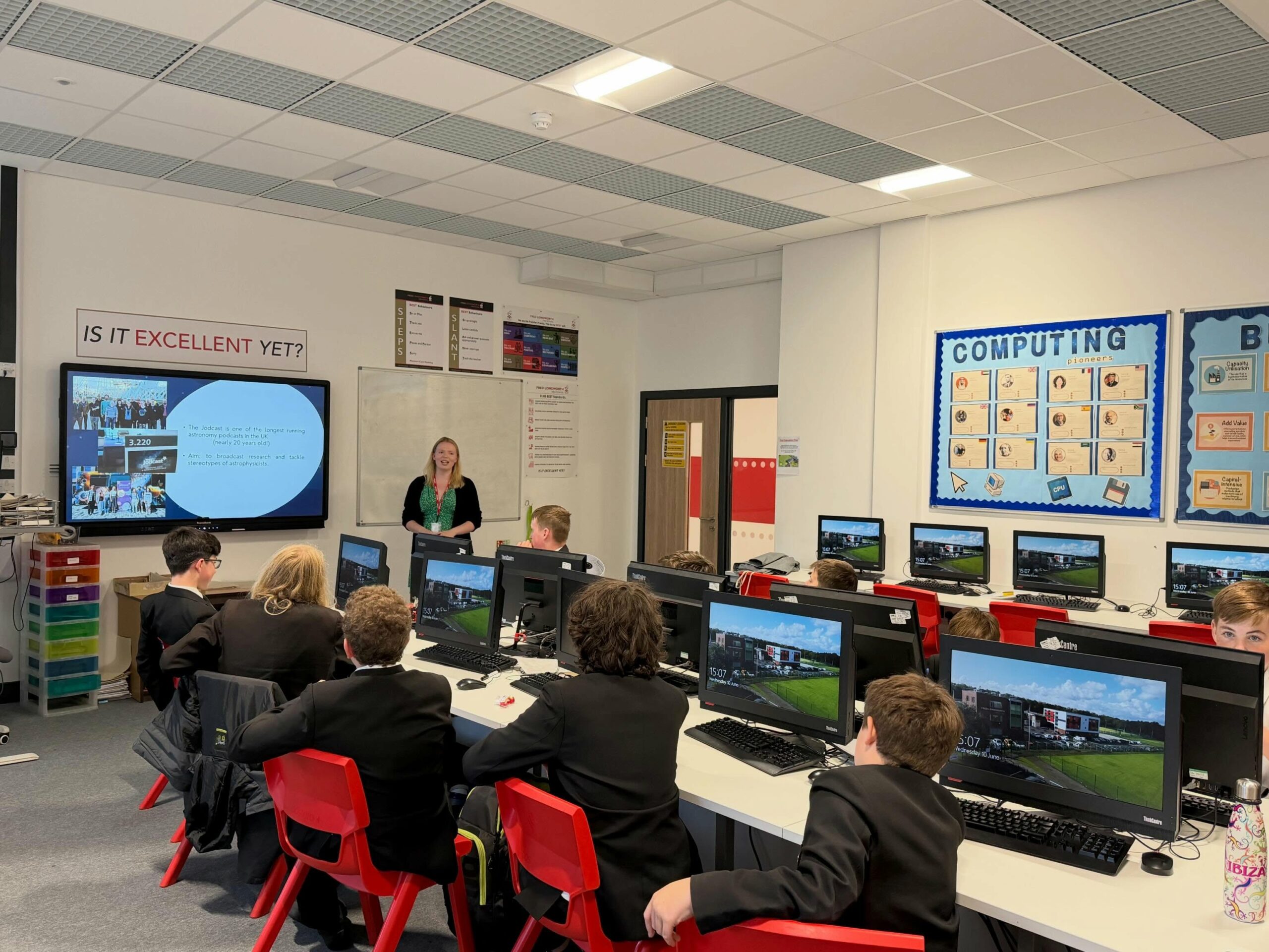 This week: Former Freddie’s student, PhD researcher, and podcaster with The Jodcast at Jodrell Bank - Louisa Mason, – visited STEM Club on Wednesday. Louisa shared advice on setting up a podcast as our students begin work on the FLHS STEM Podcast.